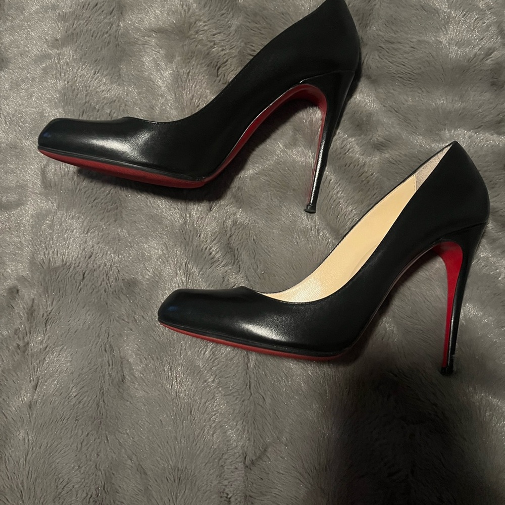 Christian Louboutin Elisa pump size 37
